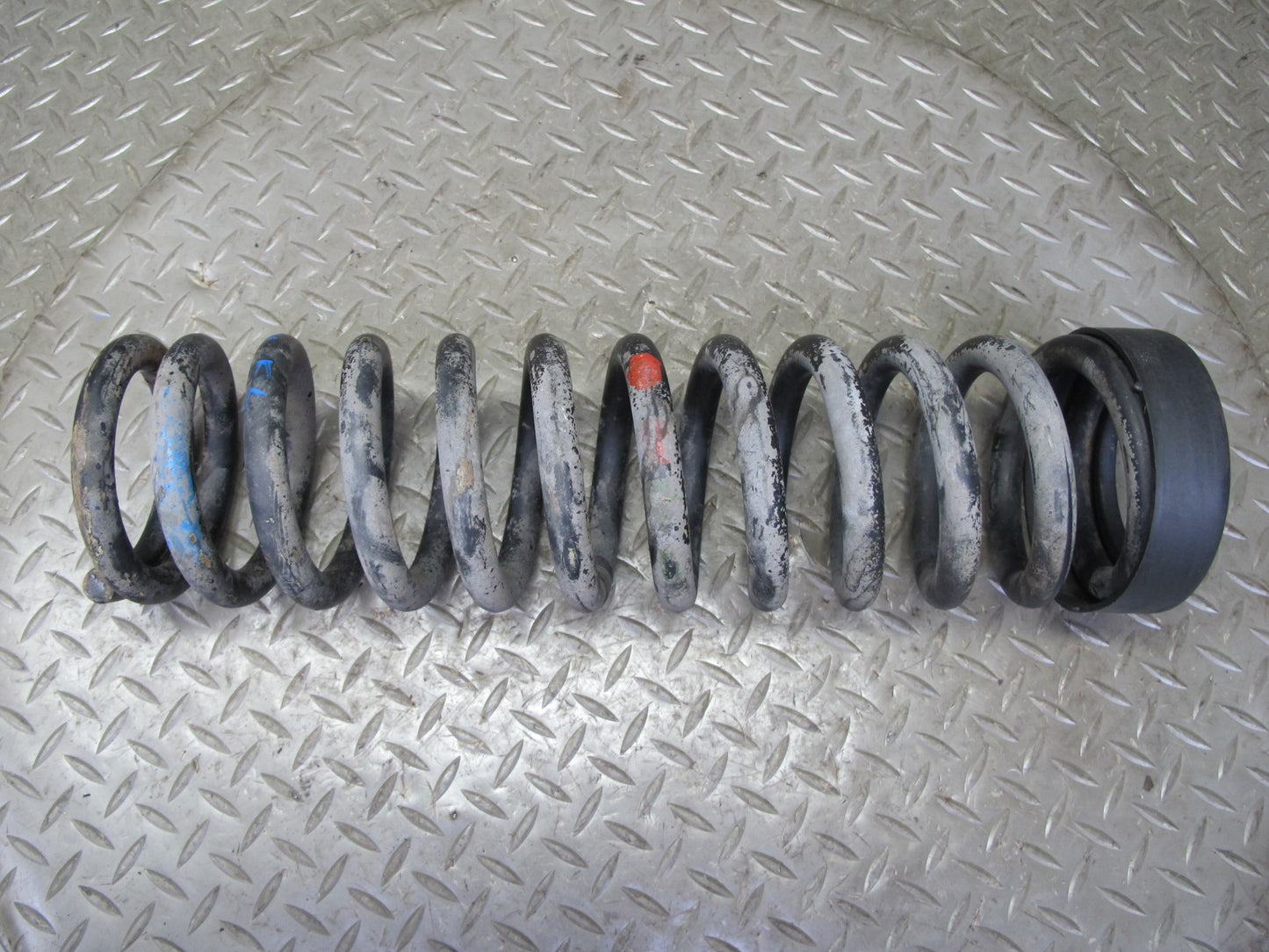 77-85 Mercedes W123 300D Set of 2 Front Left & Right Suspension Coil Spring OEM