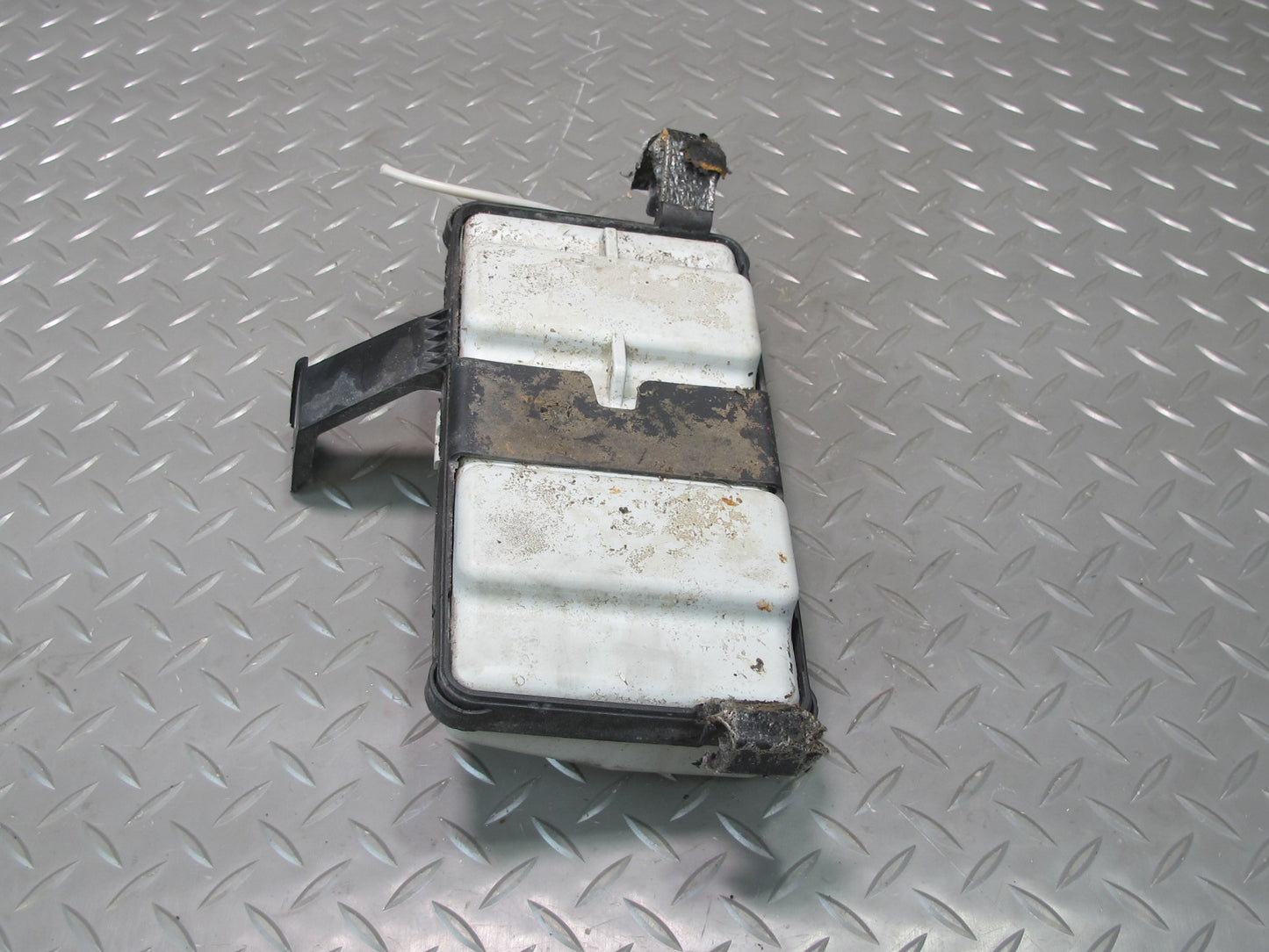 03-06 Mercedes R230 Sl-class Seat Vacuum Pump Reservoir Tank 2208050119 OEM