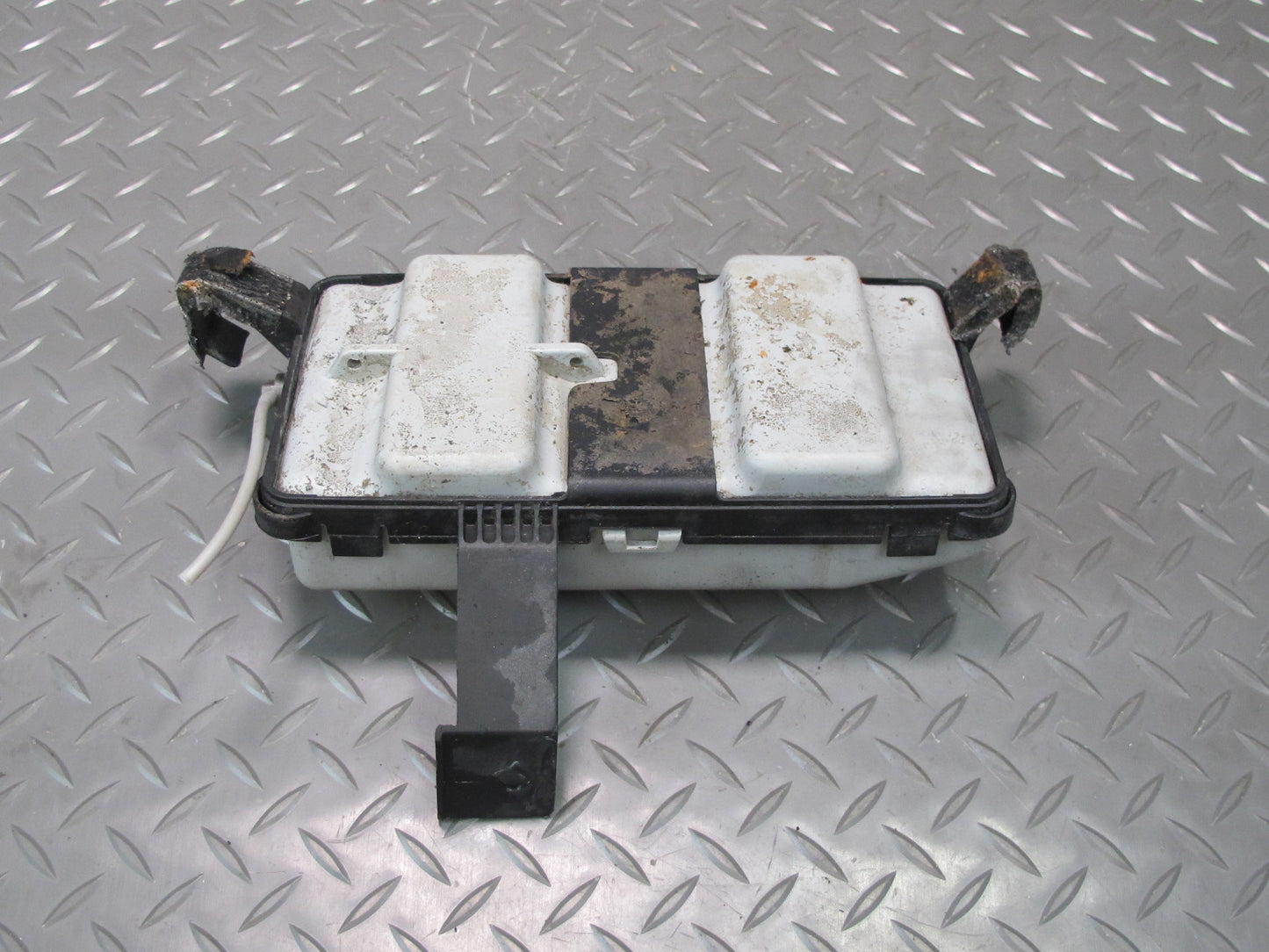 03-06 Mercedes R230 Sl-class Seat Vacuum Pump Reservoir Tank 2208050119 OEM