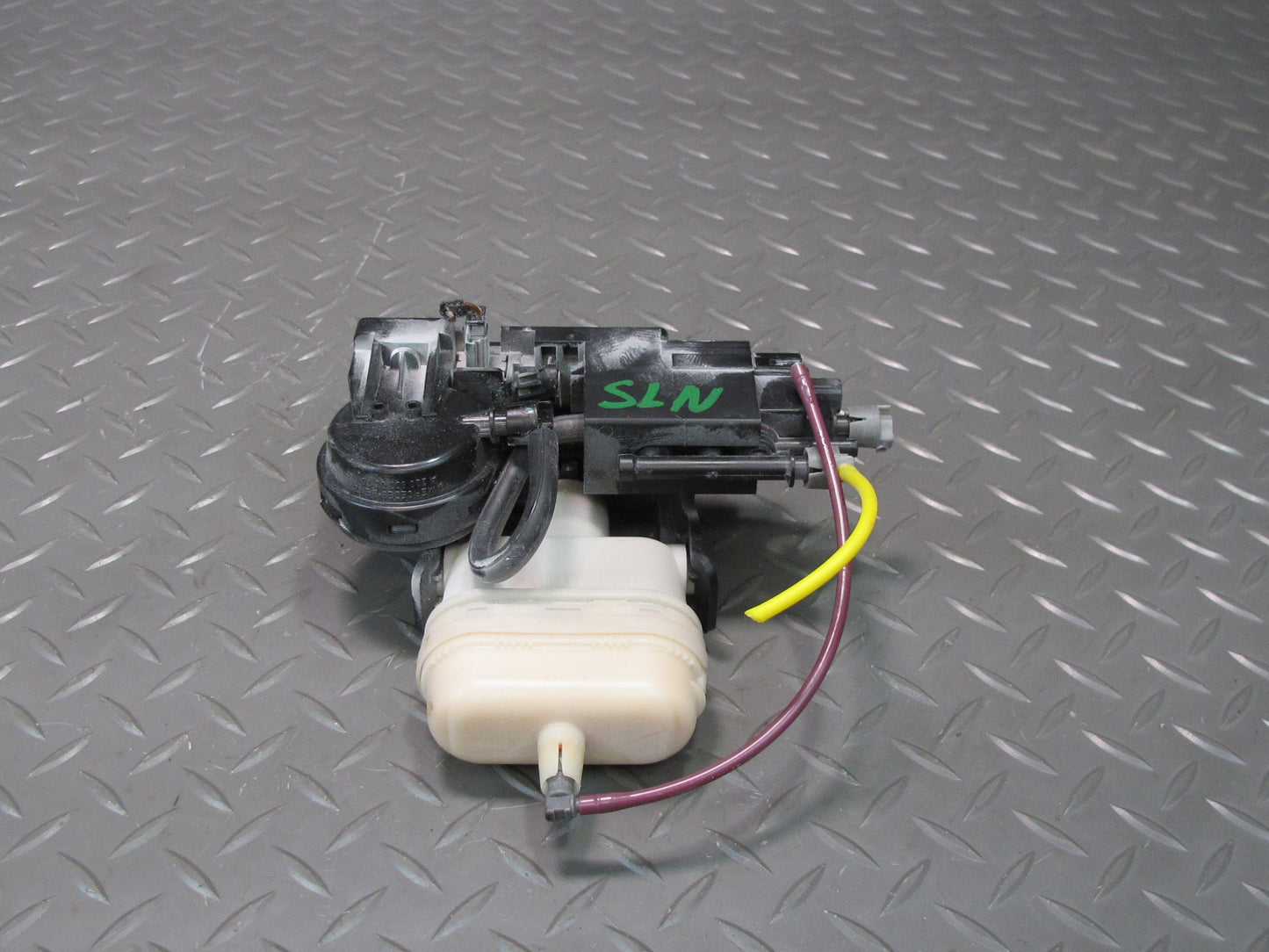 03-06 Mercedes R230 Sl-class Trunk Lid Lock Latch Vacuum Actuator 2208000275 OEM