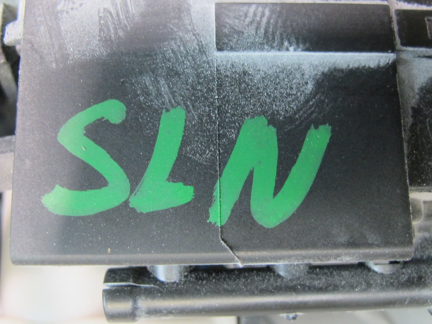 03-06 Mercedes R230 Sl-class Trunk Lid Lock Latch Vacuum Actuator 2208000275 OEM