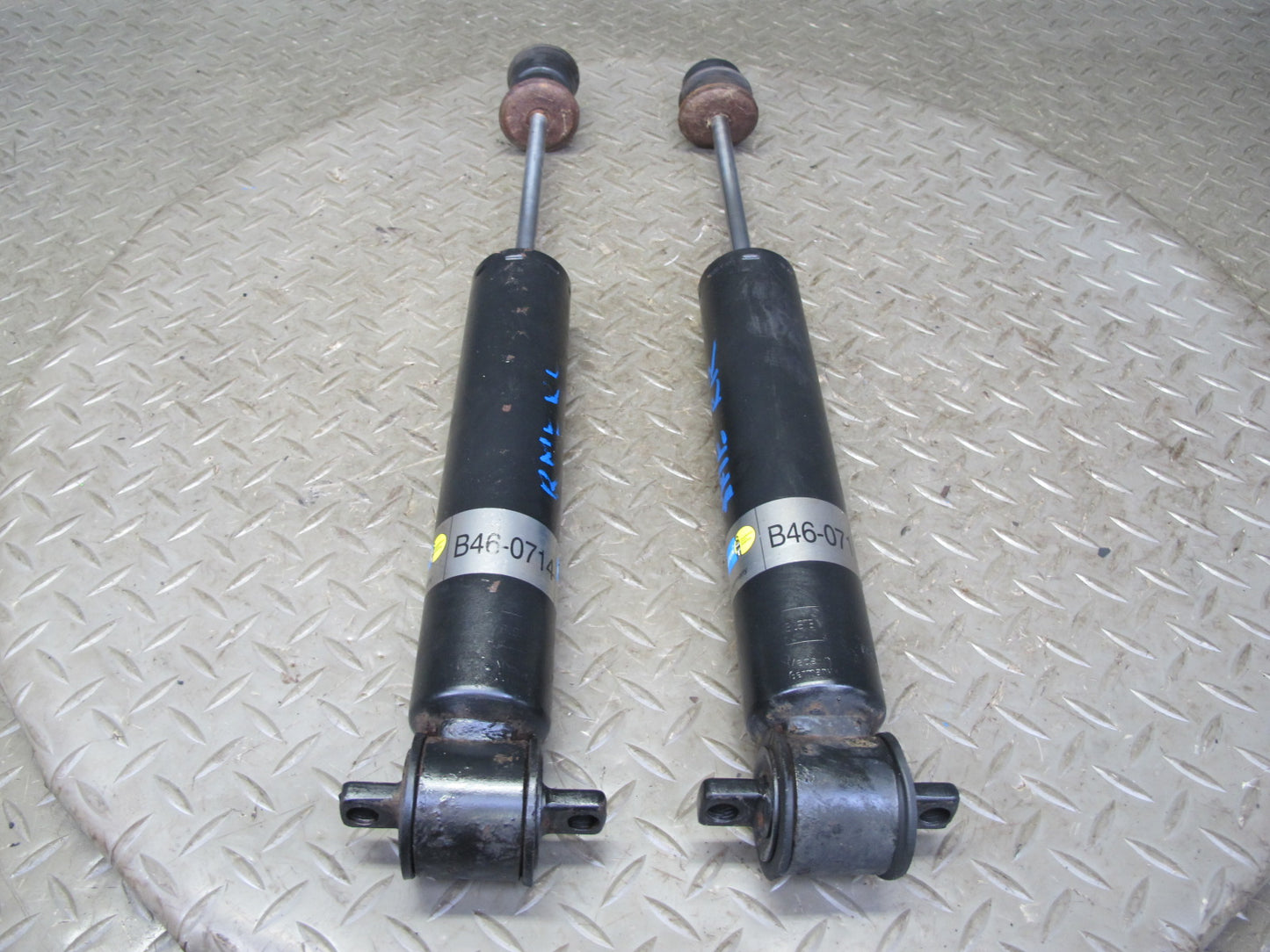 75-85 Mercedes W123 300D Sedan Rear Left Right Strut Shock Absorber Set Bilstein