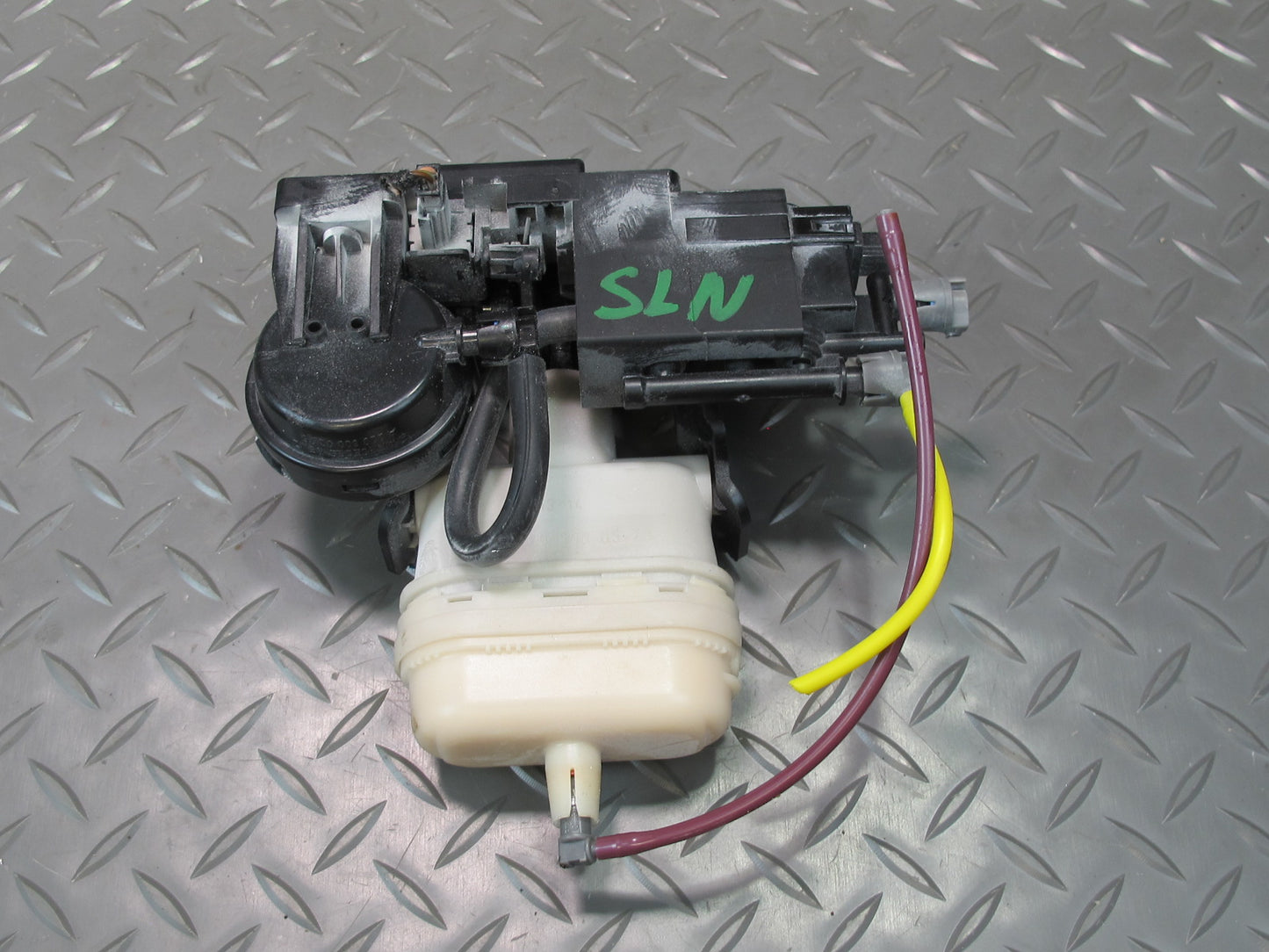 03-06 Mercedes R230 Sl-class Trunk Lid Lock Latch Vacuum Actuator 2208000275 OEM