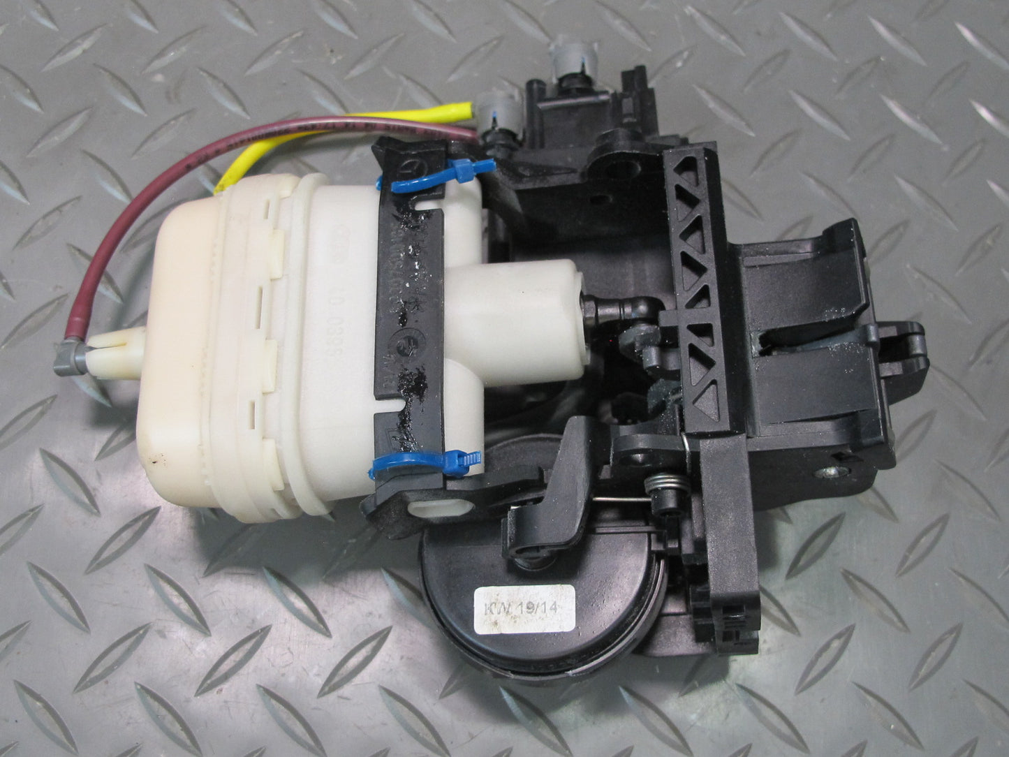 03-06 Mercedes R230 Sl-class Trunk Lid Lock Latch Vacuum Actuator 2208000275 OEM