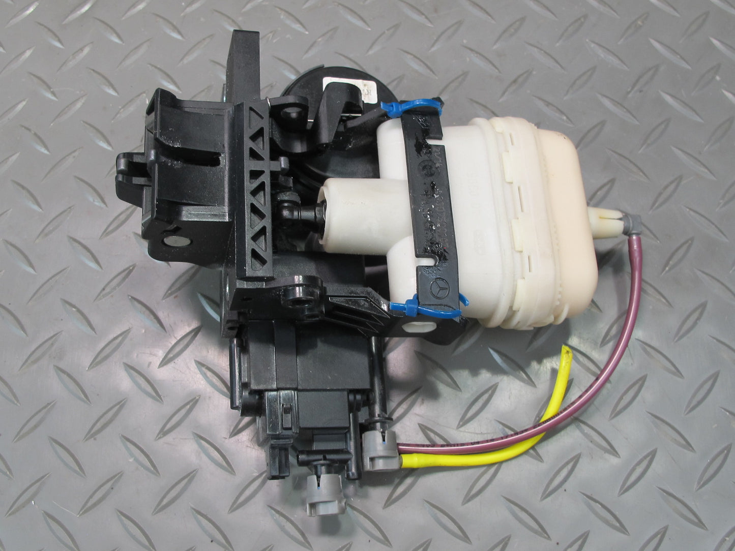 03-06 Mercedes R230 Sl-class Trunk Lid Lock Latch Vacuum Actuator 2208000275 OEM