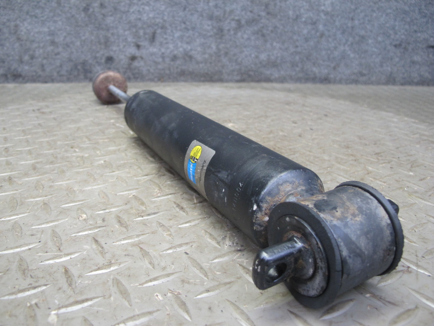 75-85 Mercedes W123 300D Sedan Rear Left Right Strut Shock Absorber Set Bilstein