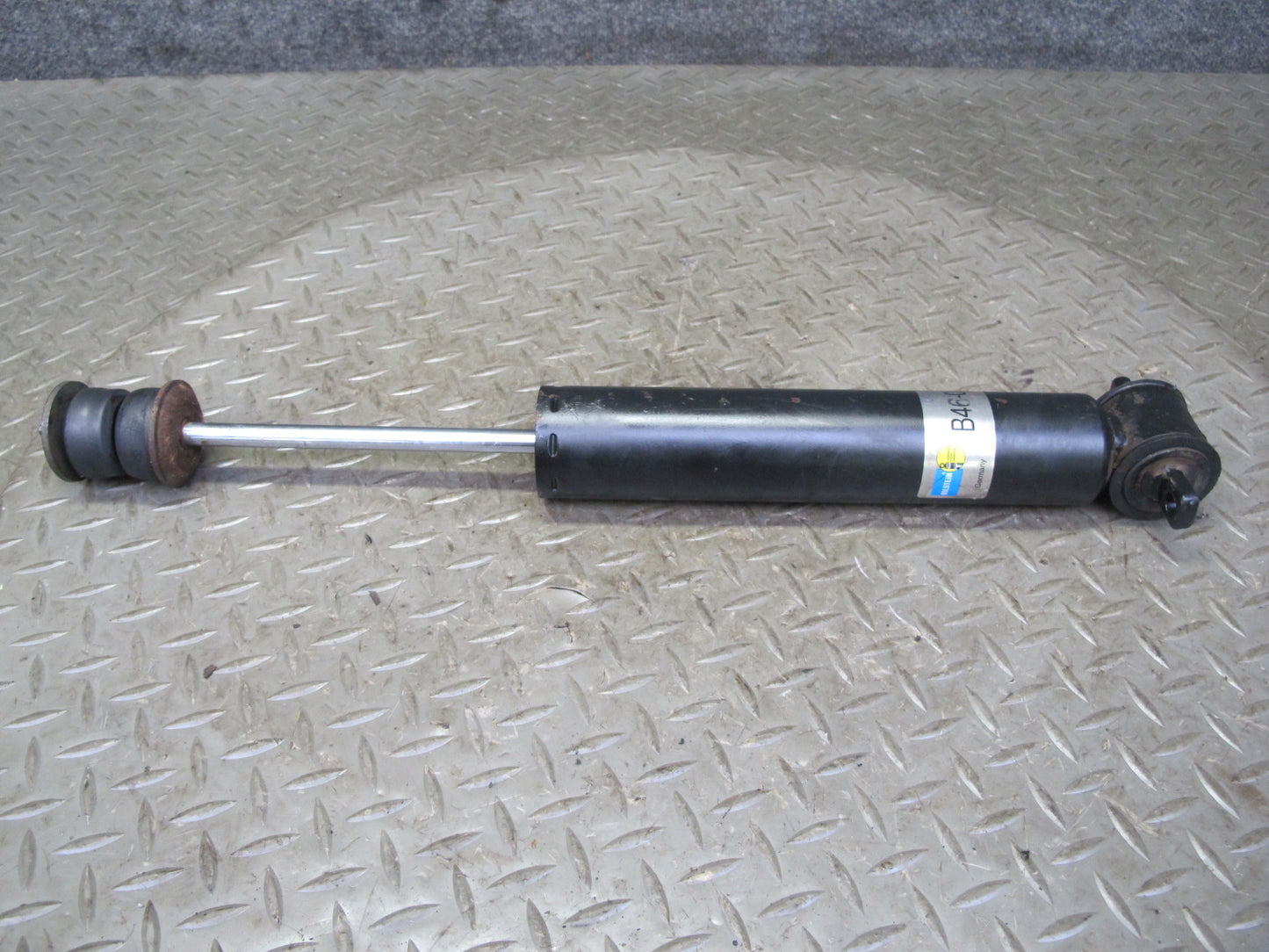 75-85 Mercedes W123 300D Sedan Rear Left Right Strut Shock Absorber Set Bilstein