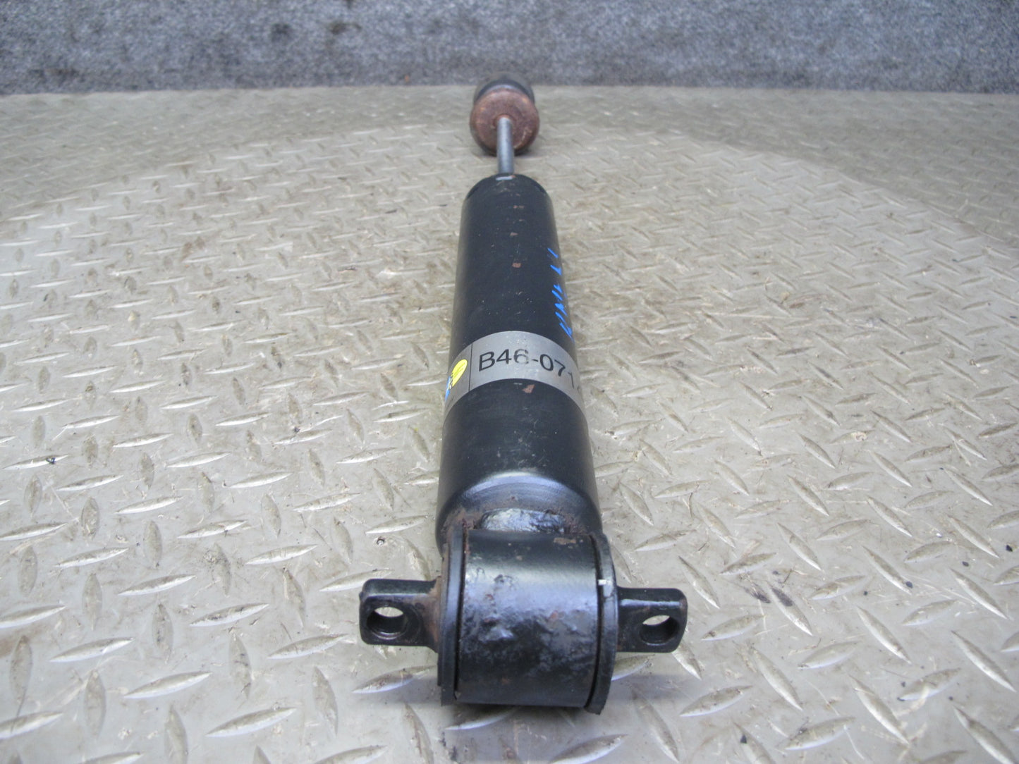 75-85 Mercedes W123 300D Sedan Rear Left Right Strut Shock Absorber Set Bilstein