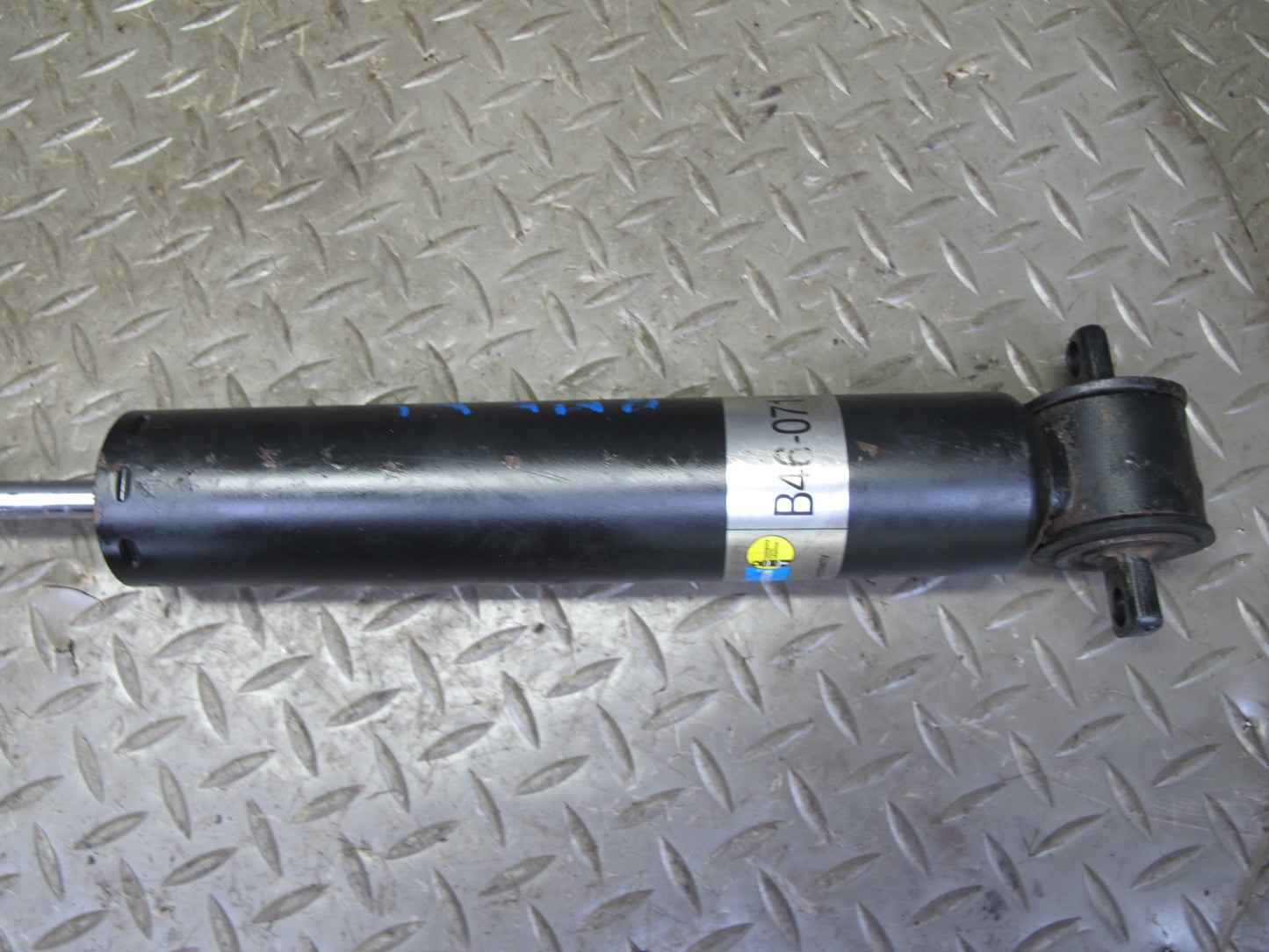 75-85 Mercedes W123 300D Sedan Rear Left Right Strut Shock Absorber Set Bilstein