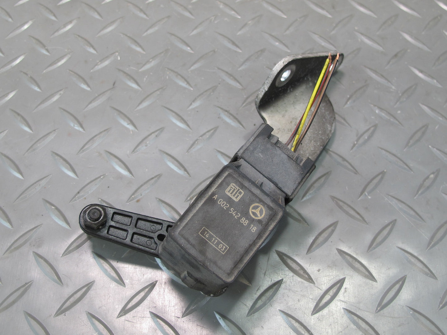 03-08 Mercedes R230 Sl-class Rear Right Suspension Height Sensor 0025428818 OEM