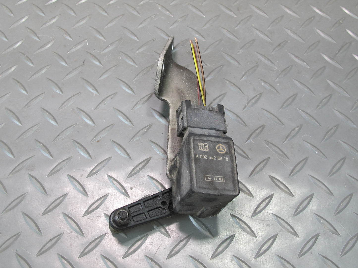 03-08 Mercedes R230 Sl-class Rear Right Suspension Height Sensor 0025428818 OEM