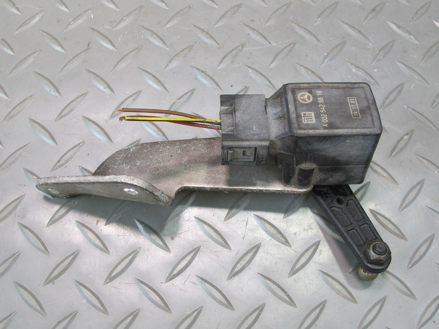 03-08 Mercedes R230 Sl-class Rear Right Suspension Height Sensor 0025428818 OEM