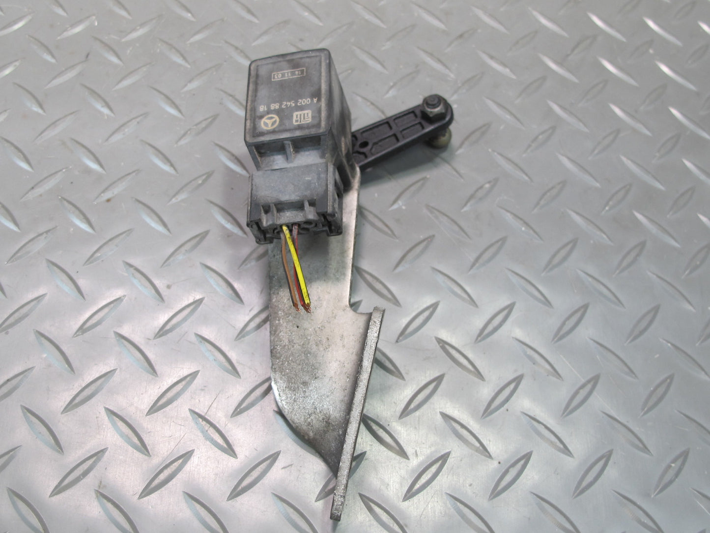 03-08 Mercedes R230 Sl-class Rear Right Suspension Height Sensor 0025428818 OEM