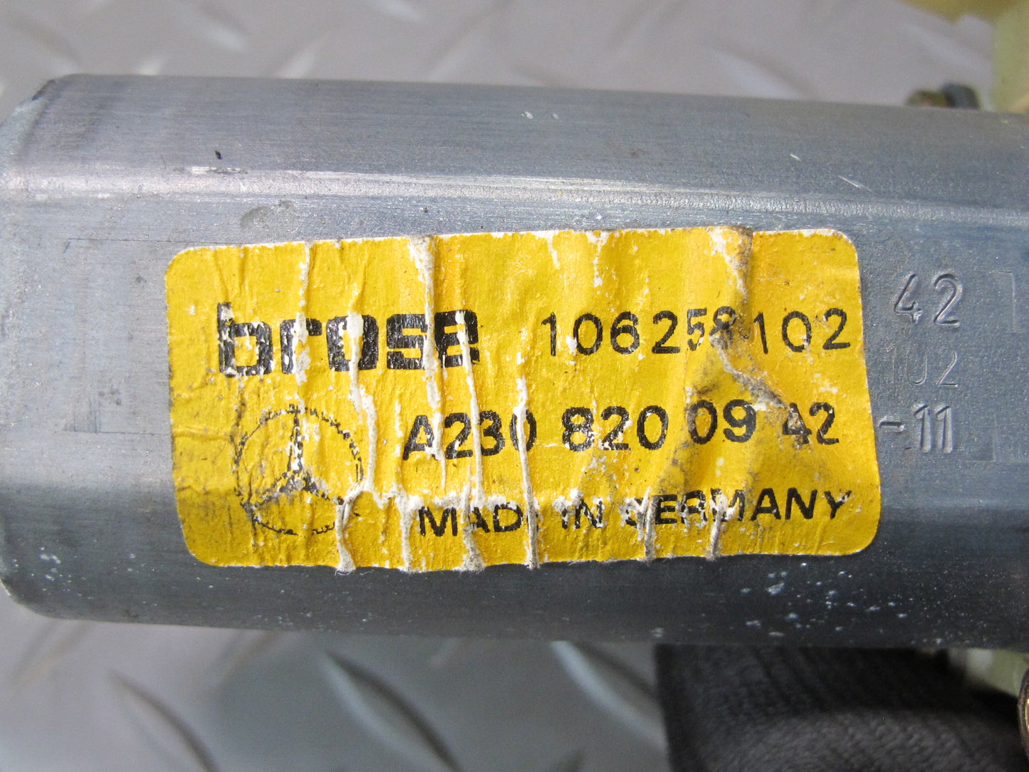 03-08 Mercedes R230 Sl-class Left Door Window Motor 2308200942 OEM