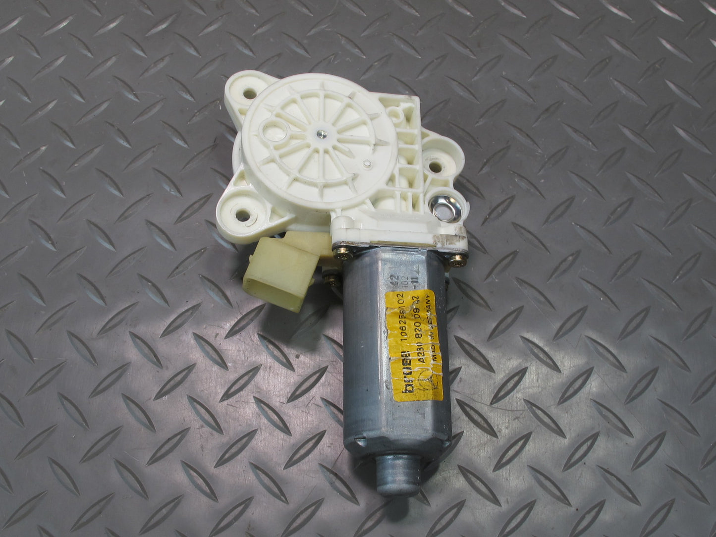 03-08 Mercedes R230 Sl-class Left Door Window Motor 2308200942 OEM