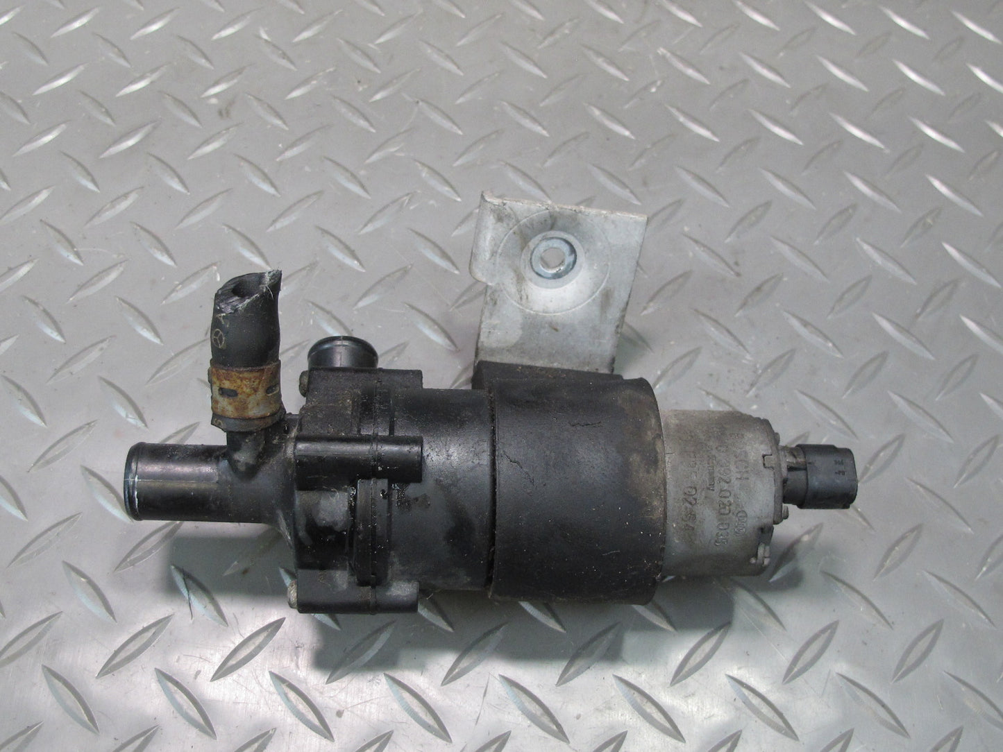 03-08 Mercedes R230 Sl-class Engine Auxiliary Aaux Coolant Water Pump OEM