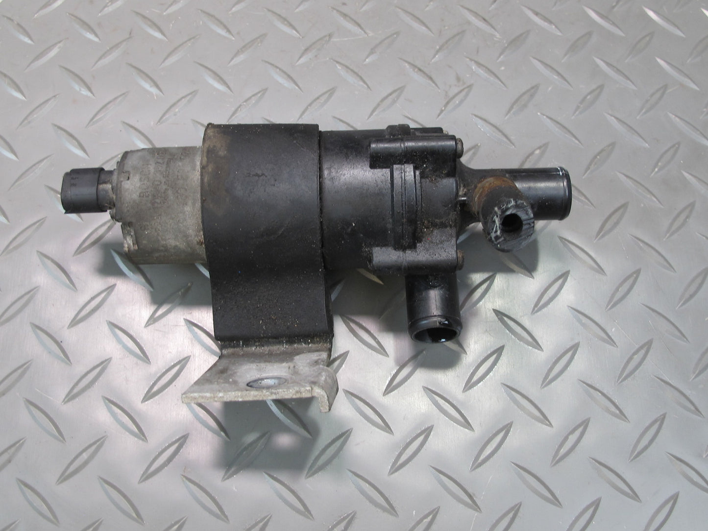 03-08 Mercedes R230 Sl-class Engine Auxiliary Aaux Coolant Water Pump OEM