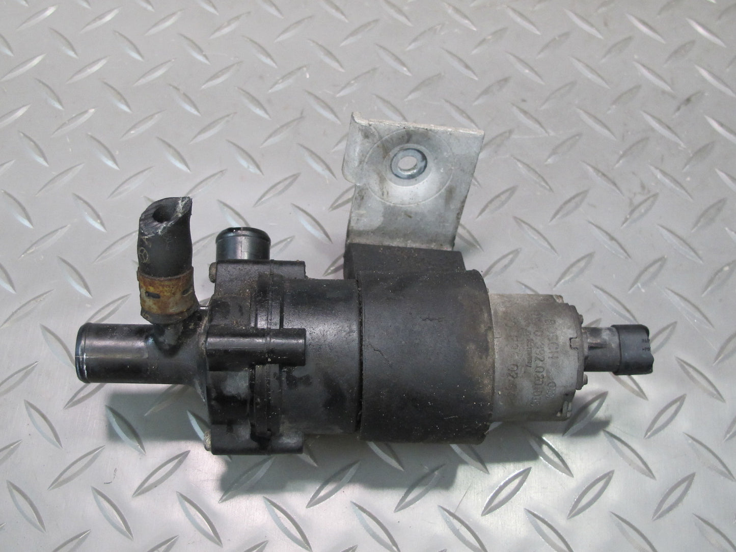 03-08 Mercedes R230 Sl-class Engine Auxiliary Aaux Coolant Water Pump OEM