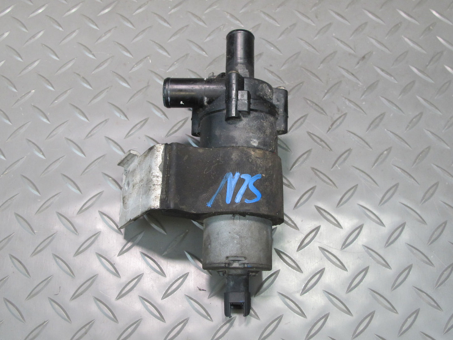 03-08 Mercedes R230 Sl-class Engine Auxiliary Aaux Coolant Water Pump OEM