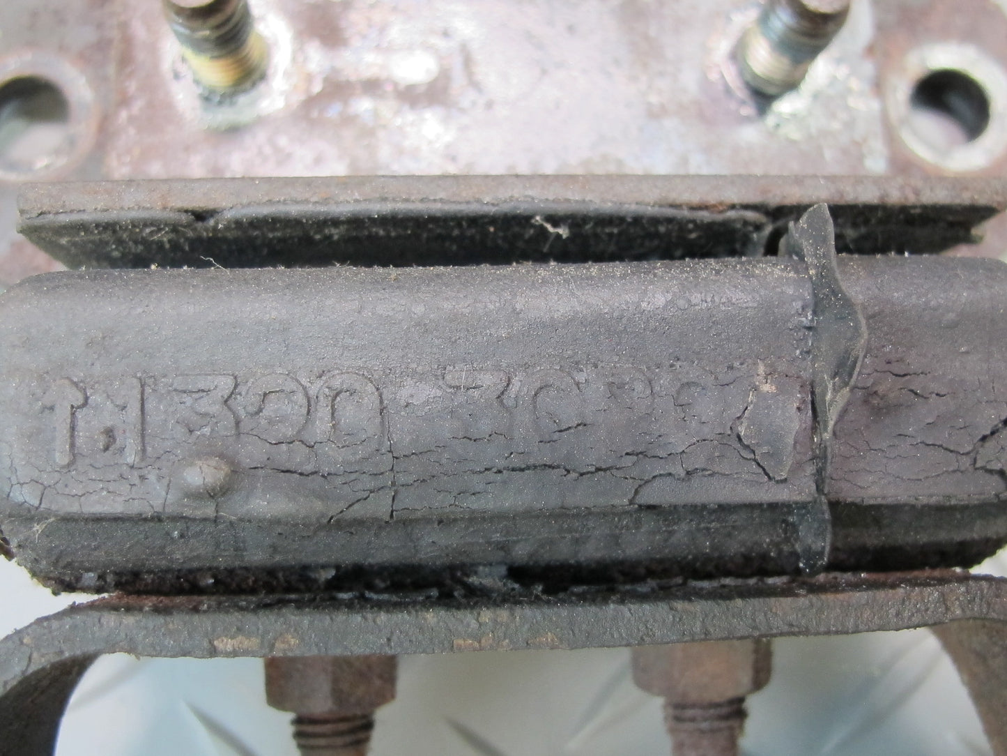 90-96 Nissan Z32 300ZX NON Turbo M/T Transmission Mount Support OEM