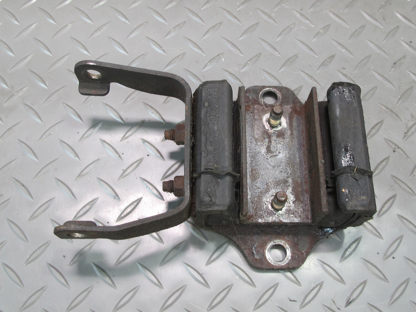 90-96 Nissan Z32 300ZX NON Turbo M/T Transmission Mount Support OEM