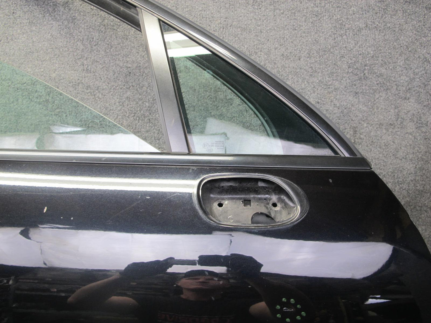 2011-2018 Porsche Cayenne 958 Front Right Side Door Shell Panel W/ Glass Black