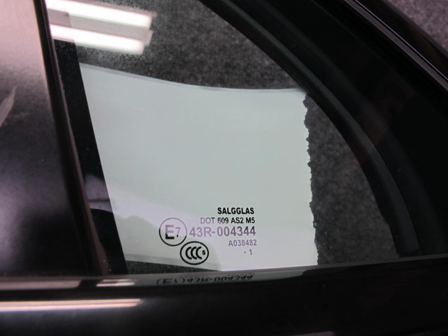 2011-2018 Porsche Cayenne 958 Front Right Side Door Shell Panel W/ Glass Black