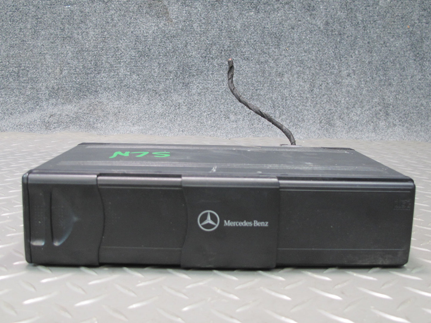 03-08 Mercedes R230 Sl-class CD Changer Player w Magazine 2038209089 OEM