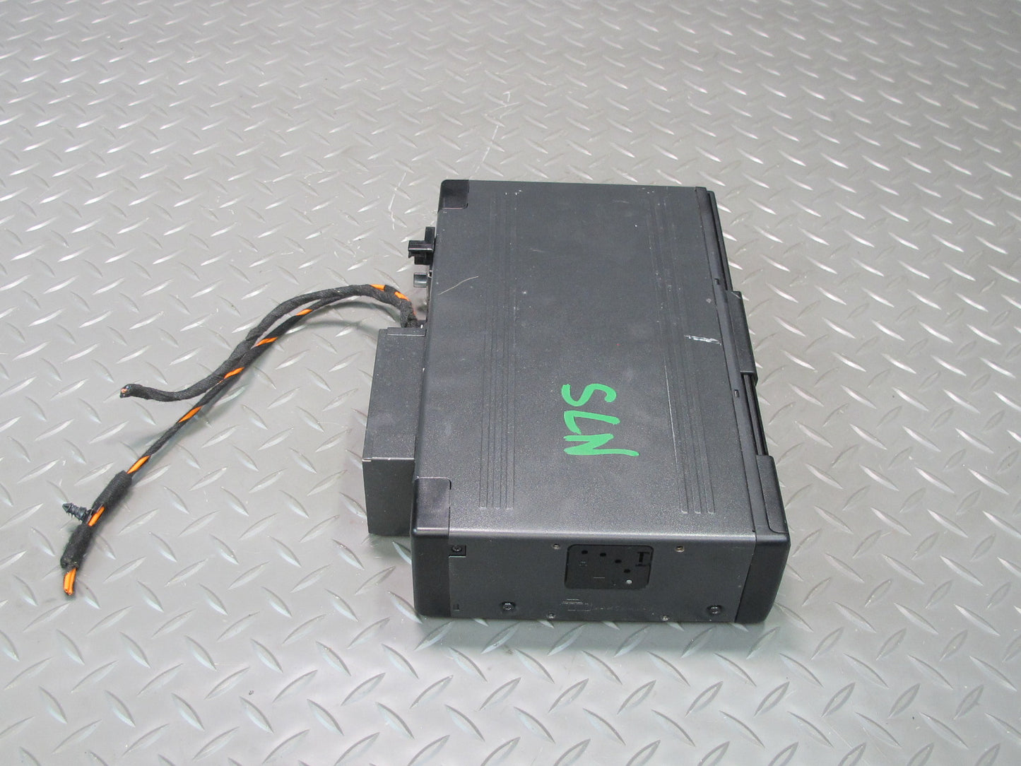 03-08 Mercedes R230 Sl-class CD Changer Player w Magazine 2038209089 OEM