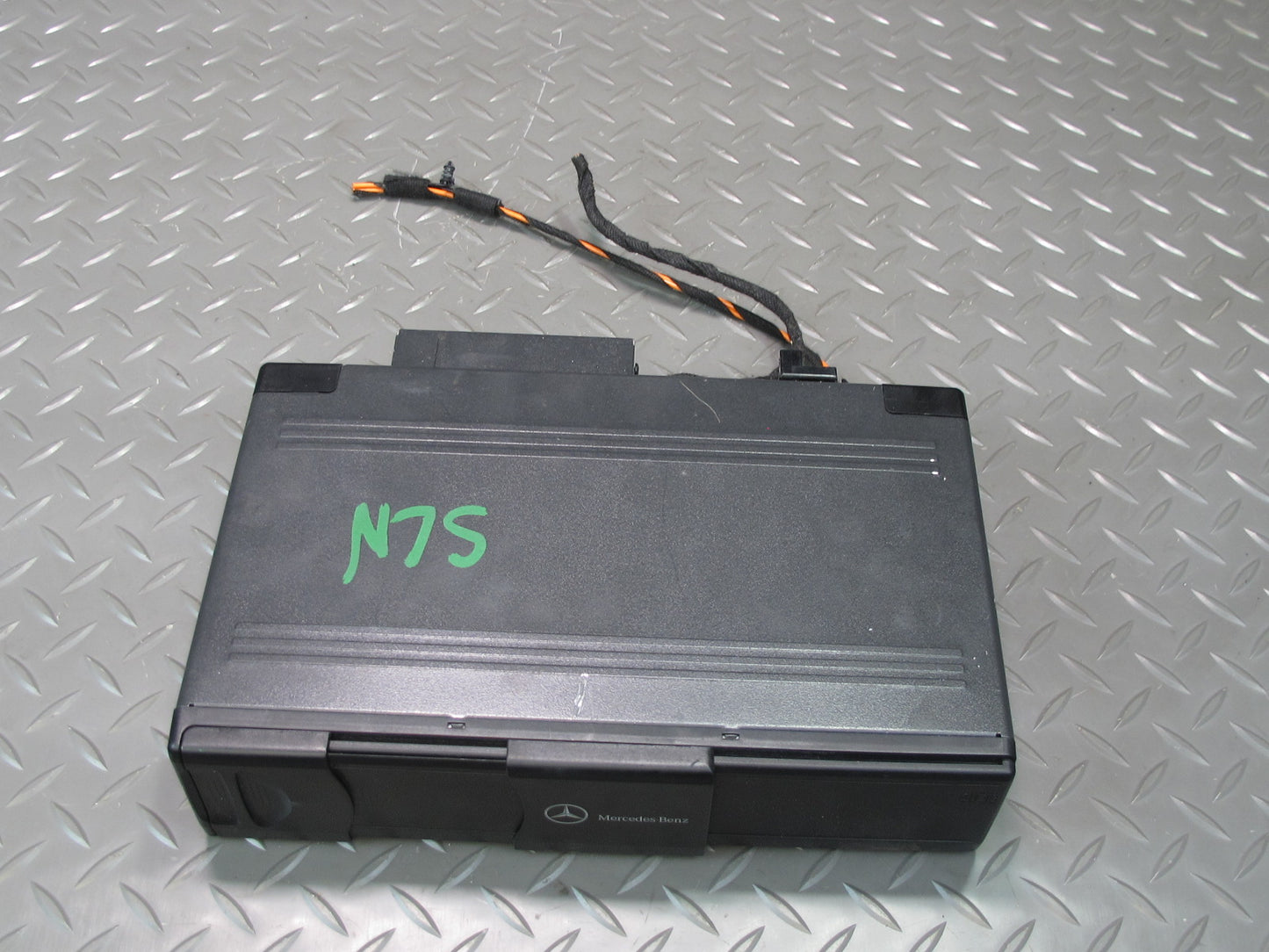 03-08 Mercedes R230 Sl-class CD Changer Player w Magazine 2038209089 OEM