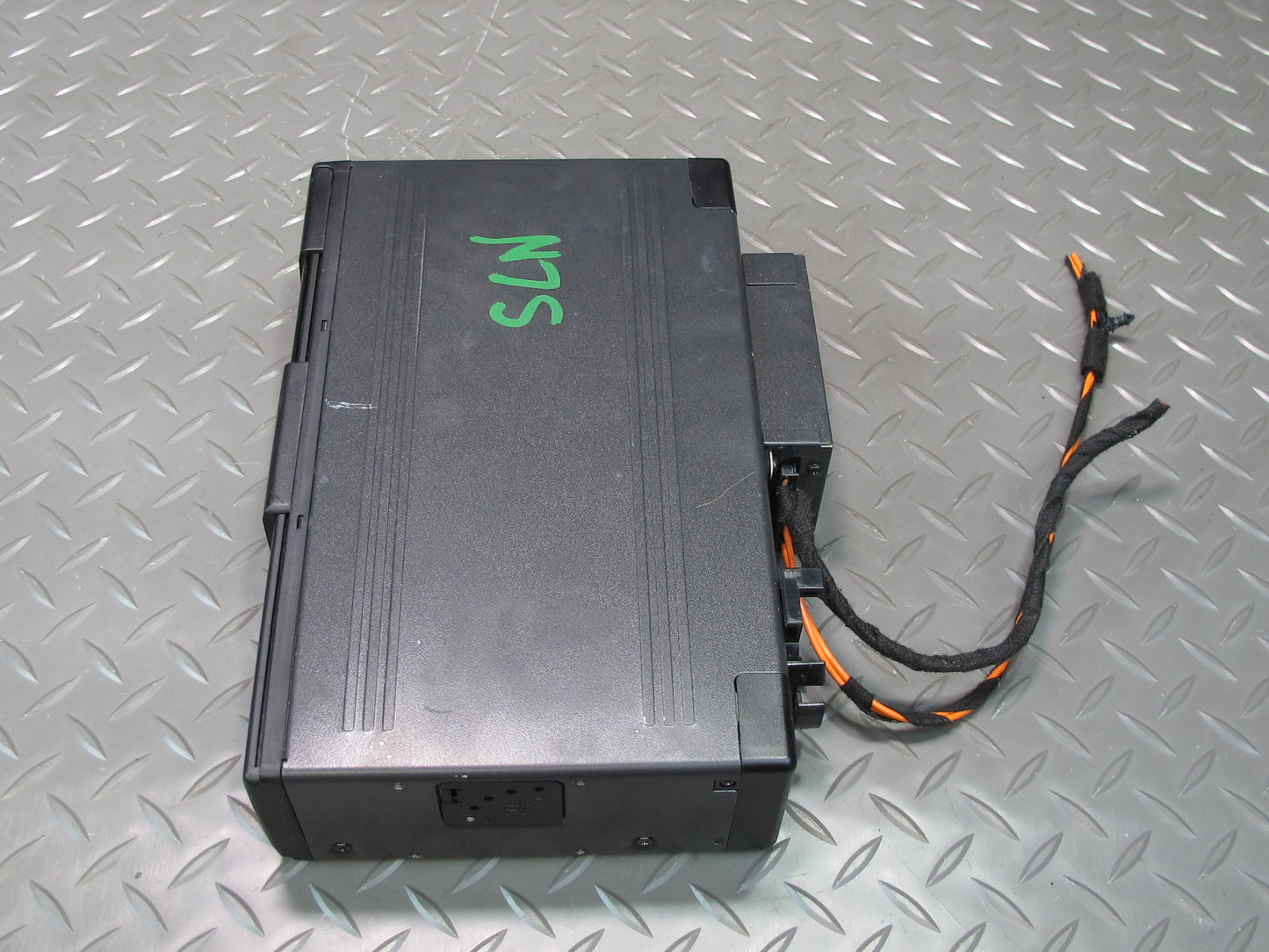 03-08 Mercedes R230 Sl-class CD Changer Player w Magazine 2038209089 OEM