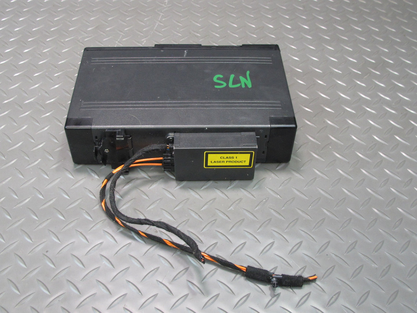 03-08 Mercedes R230 Sl-class CD Changer Player w Magazine 2038209089 OEM