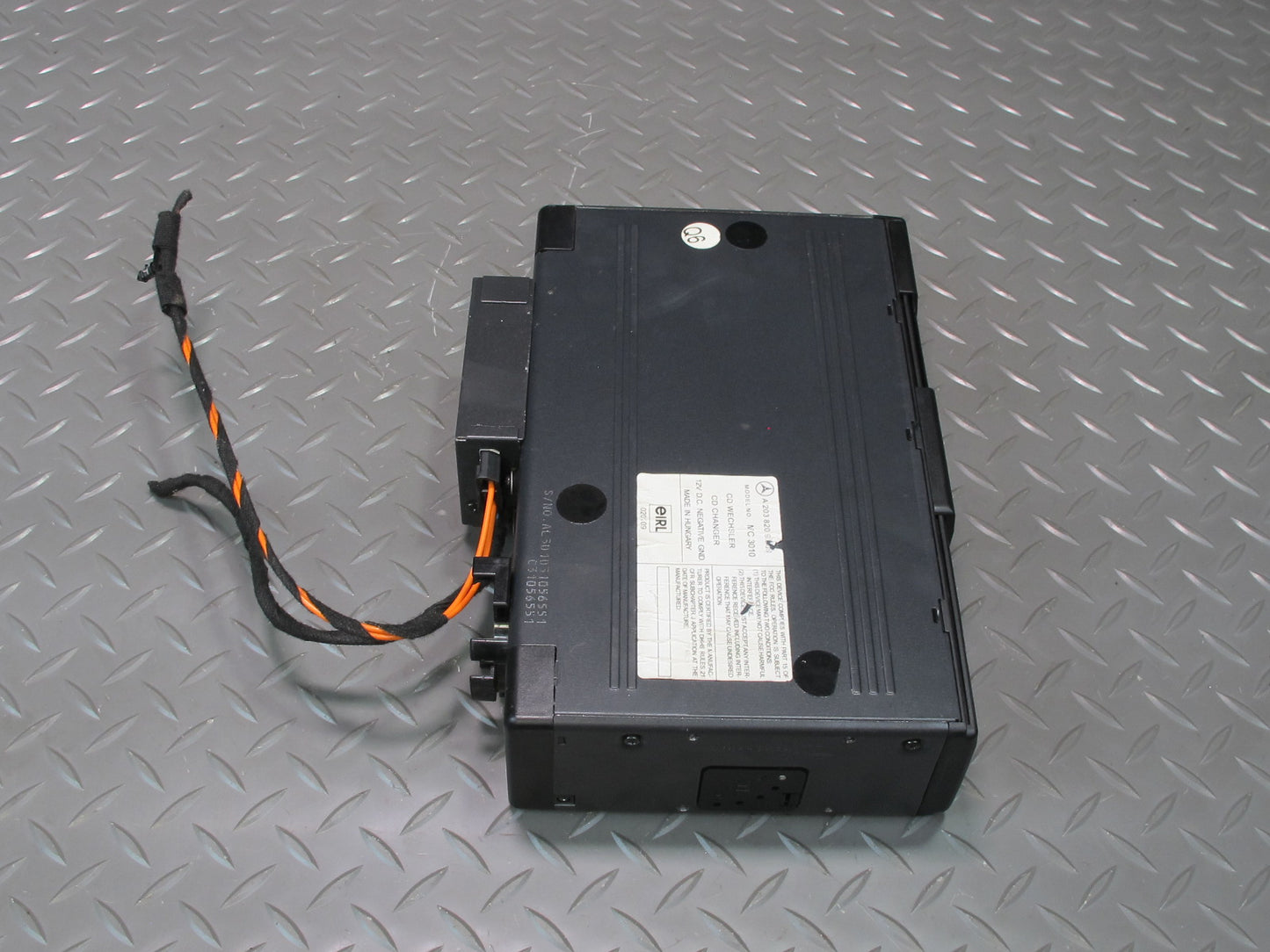 03-08 Mercedes R230 Sl-class CD Changer Player w Magazine 2038209089 OEM