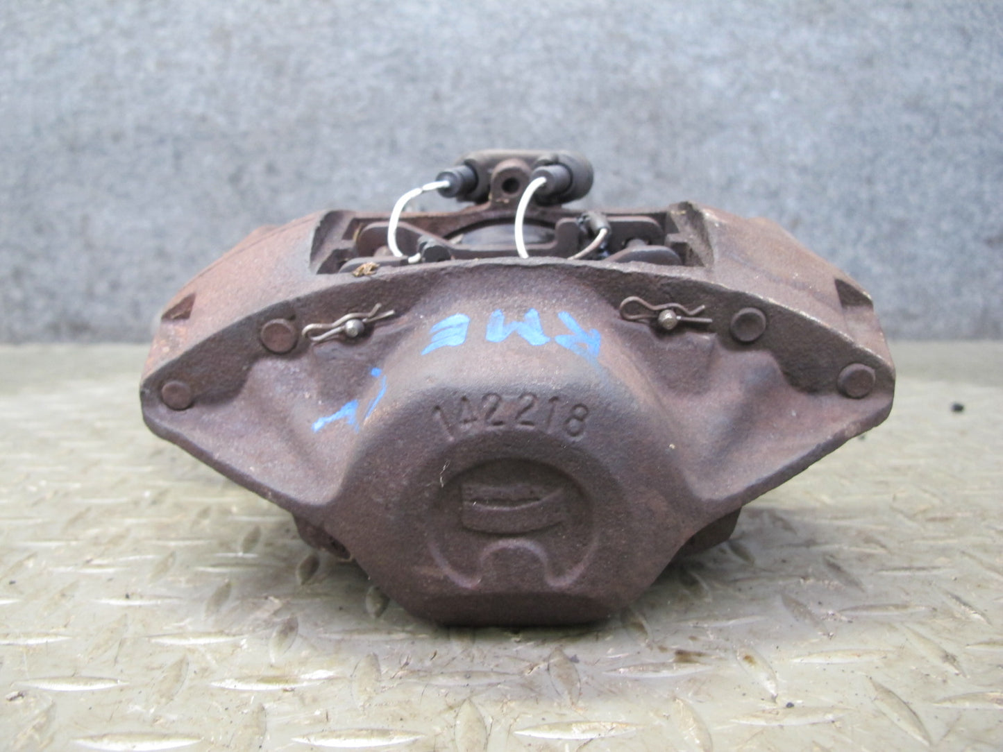 77-85 Mercedes W123 300D Set of 2 Front Left & Right Brake Caliper OEM