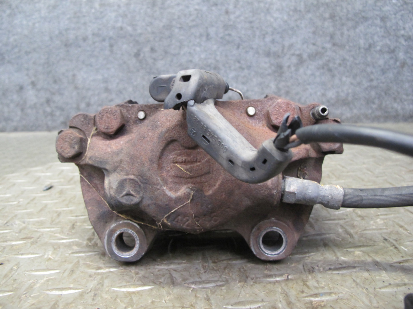 77-85 Mercedes W123 300D Set of 2 Front Left & Right Brake Caliper OEM