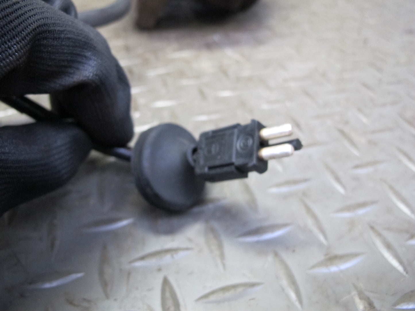 77-85 Mercedes W123 300D Set of 2 Front Left & Right Brake Caliper OEM