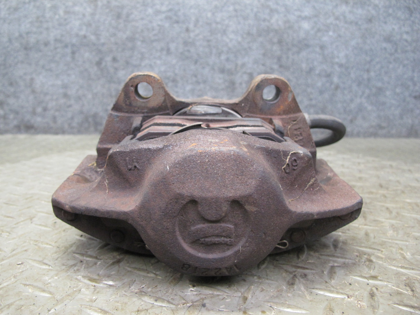 77-85 Mercedes W123 300D Set of 2 Front Left & Right Brake Caliper OEM