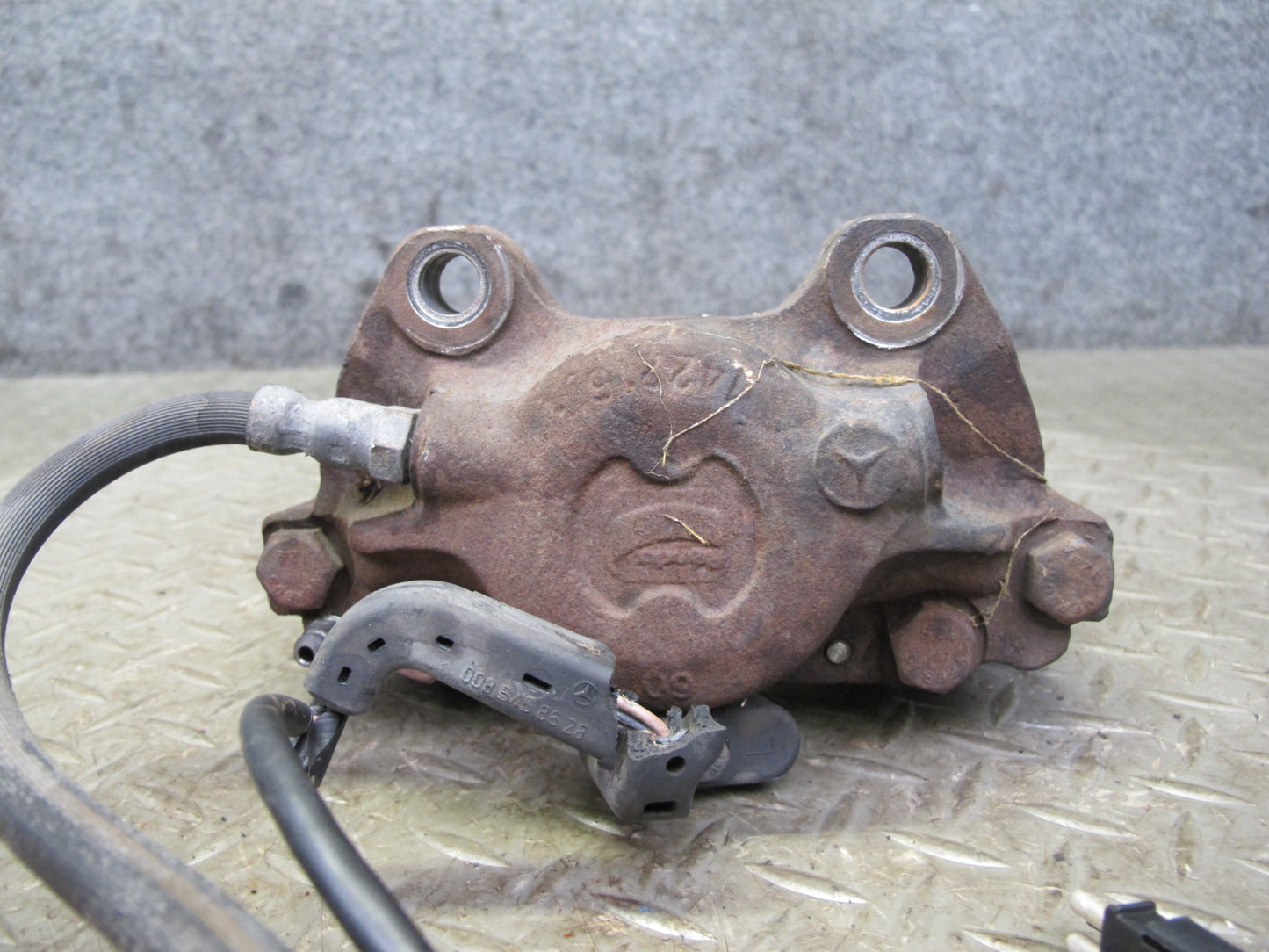 77-85 Mercedes W123 300D Set of 2 Front Left & Right Brake Caliper OEM