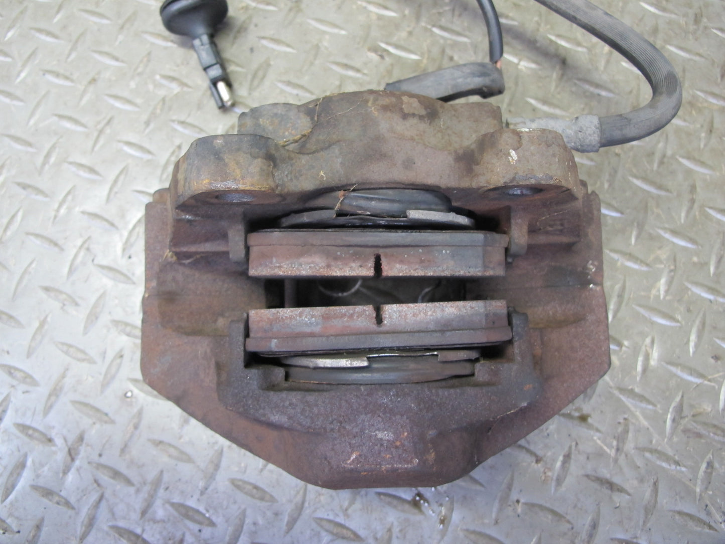 77-85 Mercedes W123 300D Set of 2 Front Left & Right Brake Caliper OEM