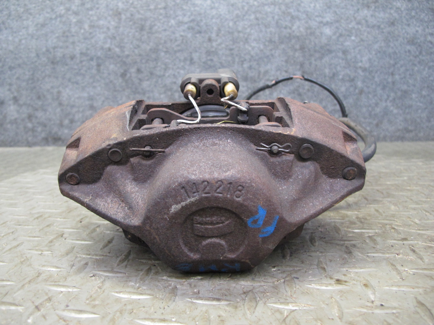 77-85 Mercedes W123 300D Set of 2 Front Left & Right Brake Caliper OEM