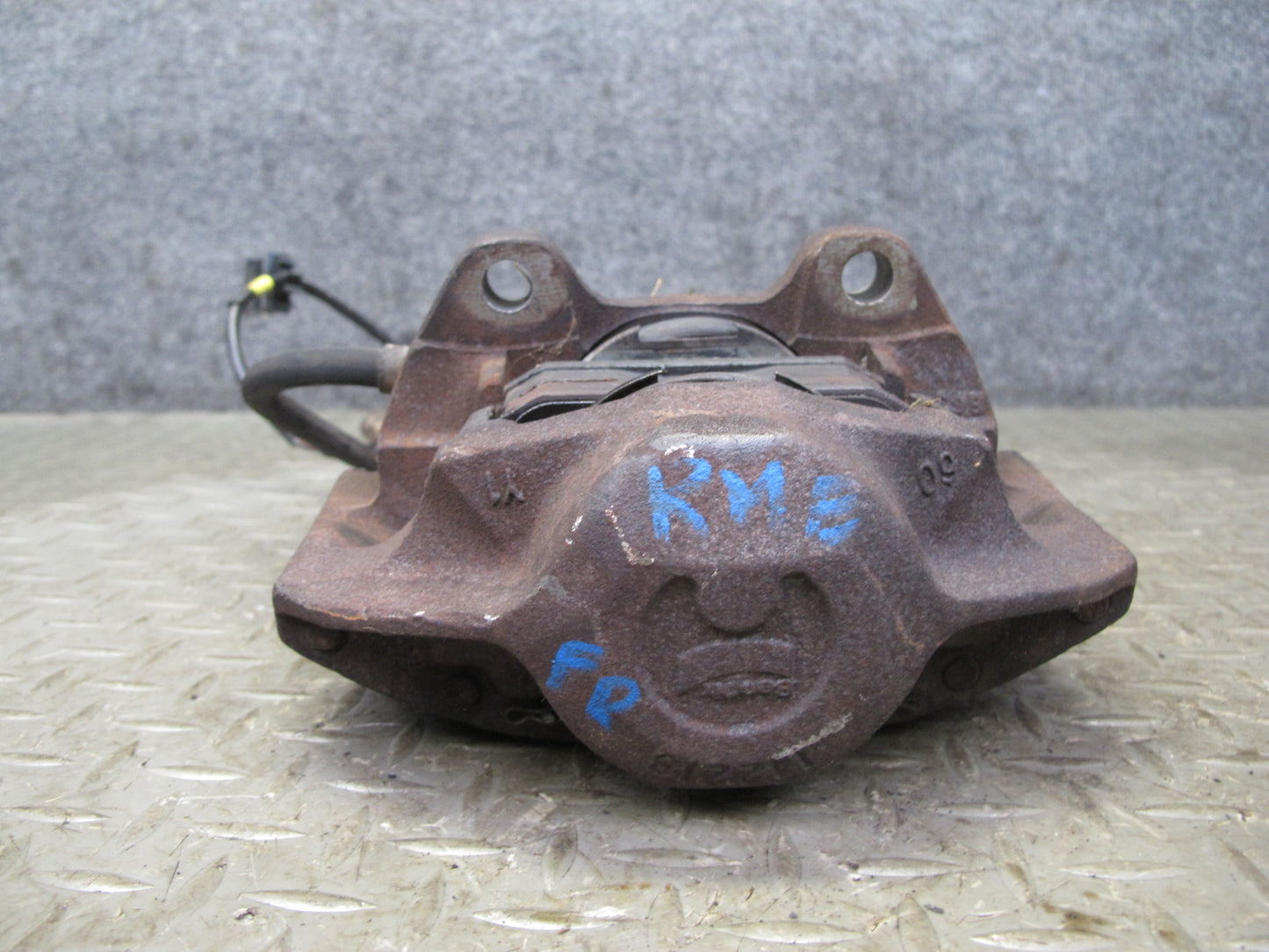 77-85 Mercedes W123 300D Set of 2 Front Left & Right Brake Caliper OEM