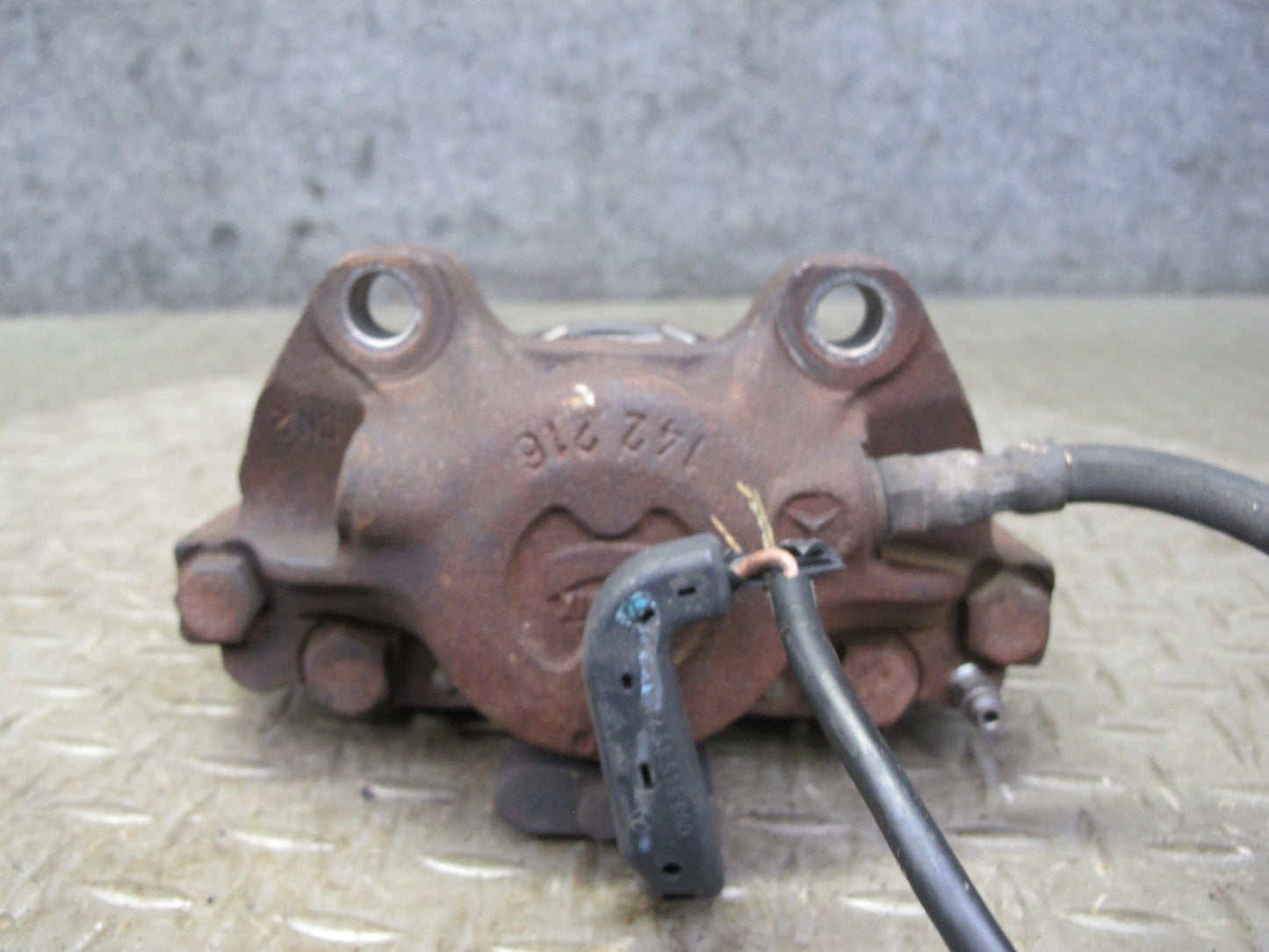 77-85 Mercedes W123 300D Set of 2 Front Left & Right Brake Caliper OEM