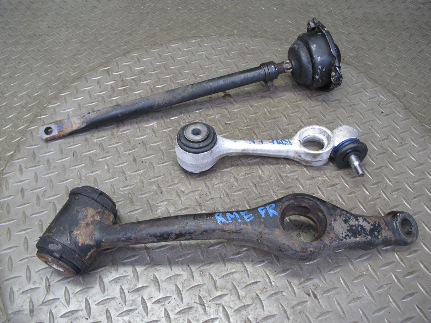 75-85 Mercedes W123 Front Right Suspension Upper & Lower Control Arm Set OEM