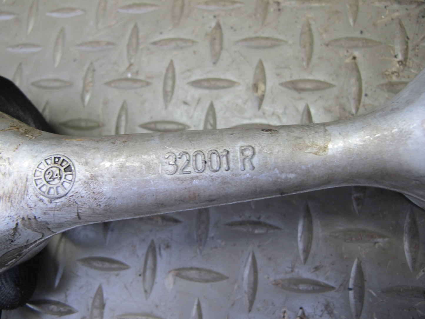 75-85 Mercedes W123 Front Right Suspension Upper & Lower Control Arm Set OEM