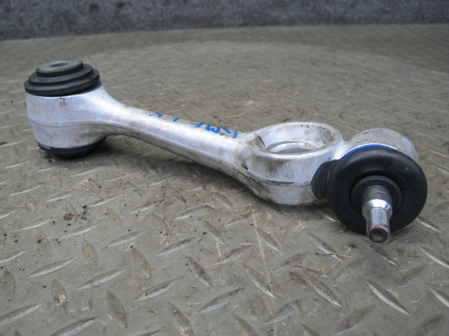 75-85 Mercedes W123 Front Right Suspension Upper & Lower Control Arm Set OEM