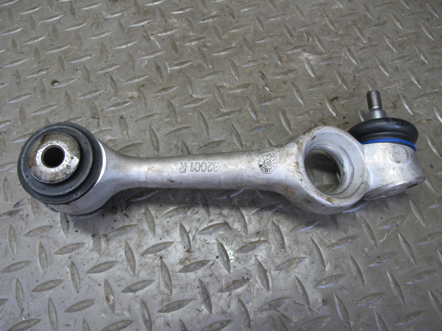 75-85 Mercedes W123 Front Right Suspension Upper & Lower Control Arm Set OEM