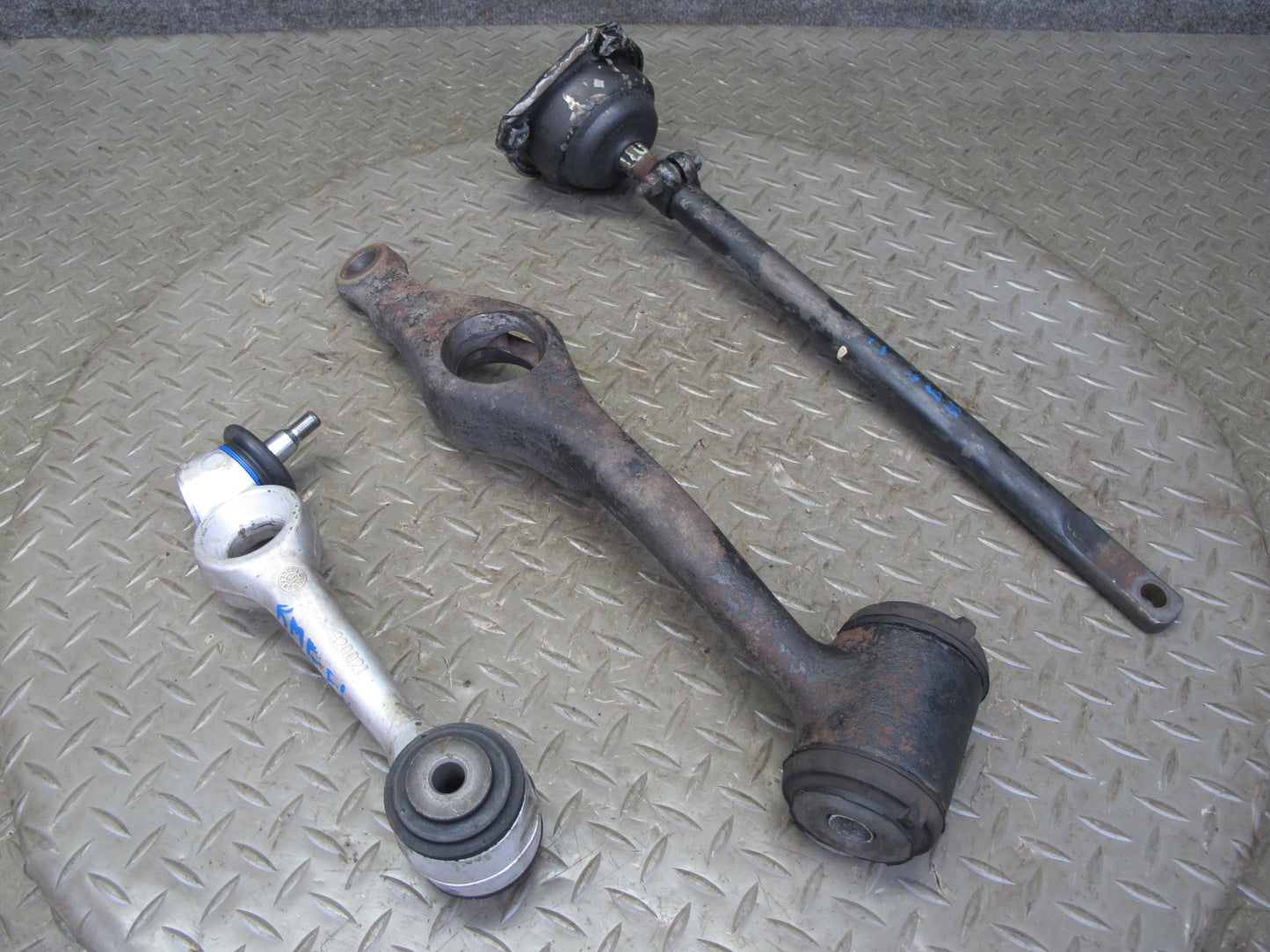 75-85 Mercedes W123 Front Left Suspension Upper & Lower Control Arm Set OEM