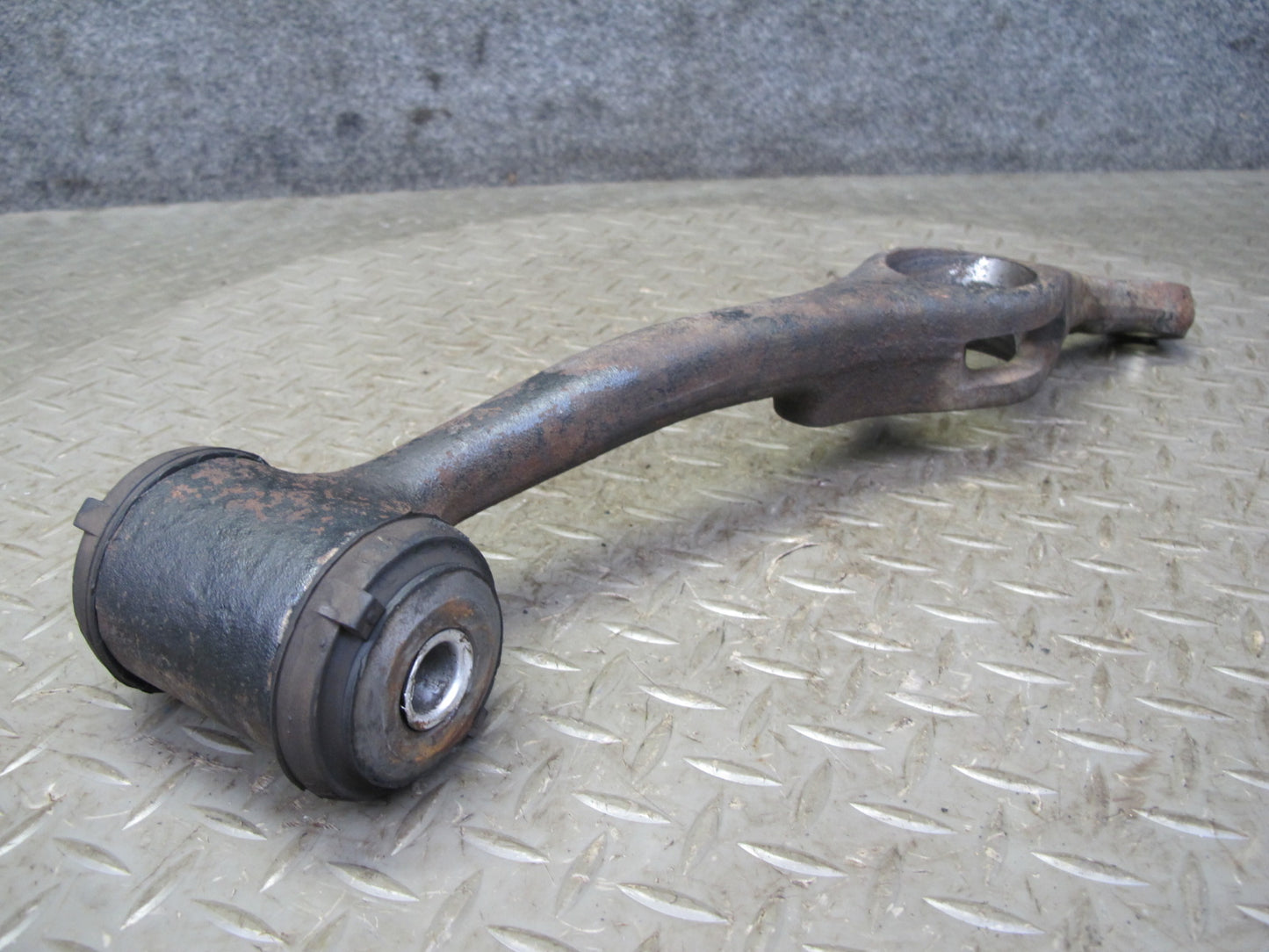 75-85 Mercedes W123 Front Left Suspension Upper & Lower Control Arm Set OEM