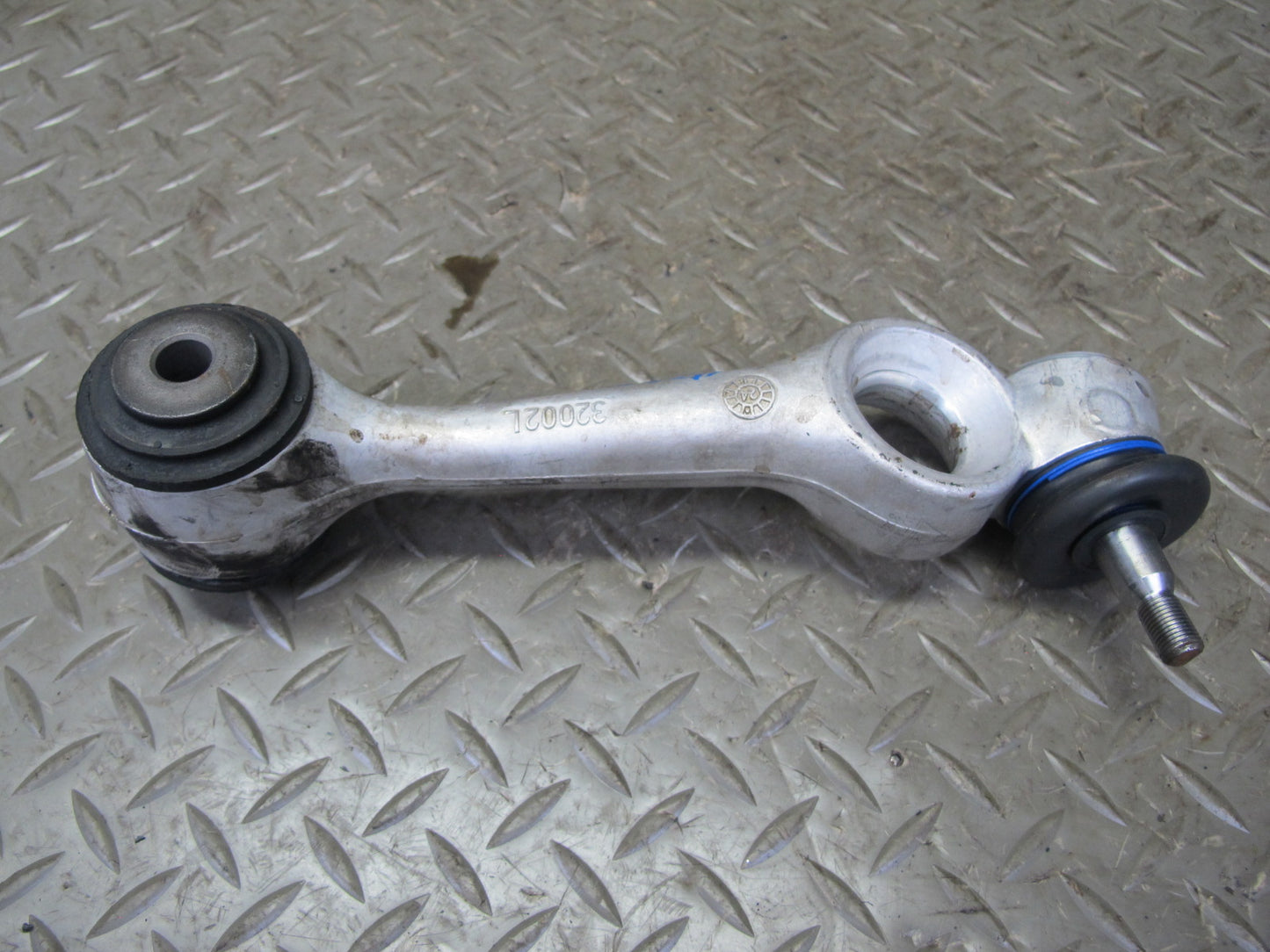 75-85 Mercedes W123 Front Left Suspension Upper & Lower Control Arm Set OEM