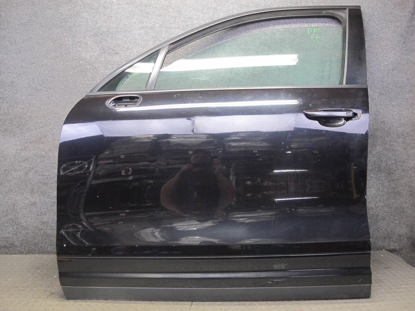2011-2018 Porsche Cayenne 958 Front Left Side Door Shell Panel W/ Glass Black